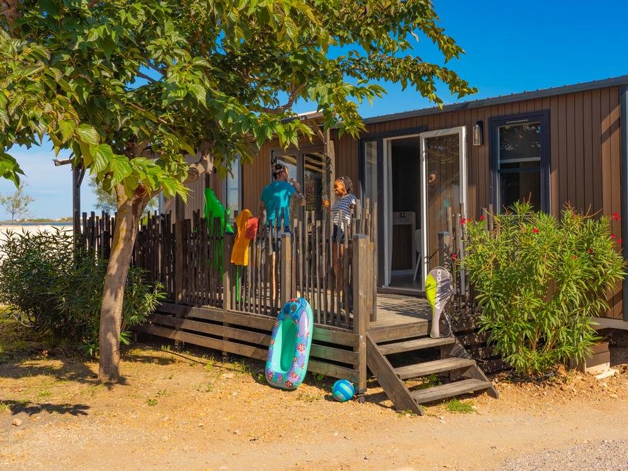 Camping Pas Cher vous présente avec son site Officiel campingpascher.fr, le Camping La Lagune classé 3 étoiles, situé sur la commune de Frontignan dans le département Hérault (Languedoc Roussillon) en France. Le camping La Lagune vous propose un hébergement de type mobil-home de 43 m² avec climatisation (télévision). L'établissement vous propose 8 autres types d'hébergements. Découvrez tous nos séjours à petits prix dans la commune et aux alentours de Frontignan du département : Hérault (Languedoc Roussillon). Les Avis clients pour le Camping La Lagune sont excellents avec une note moyenne de 8 sur 10. MerÉtang, Piscine extérieure, Animation ados, Animation enfants, Animations familiales, Aire de jeux enfants, Cyclisme, Pétanque, Terrain multisports, Bar, Restaurant, Supermarché, Épicerie,... En savoir plus : cliquez-ICI.