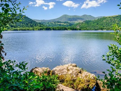 Cliquez pour découvrir toutes les photos de l'ÉTABLISSEMENT ! camping Domaine Du Lac De Chambon photo 20