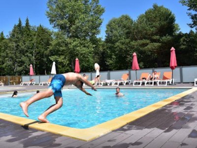 Cliquez pour découvrir toutes les photos de l'ÉTABLISSEMENT ! camping Domaine Du Lac De Chambon photo 3