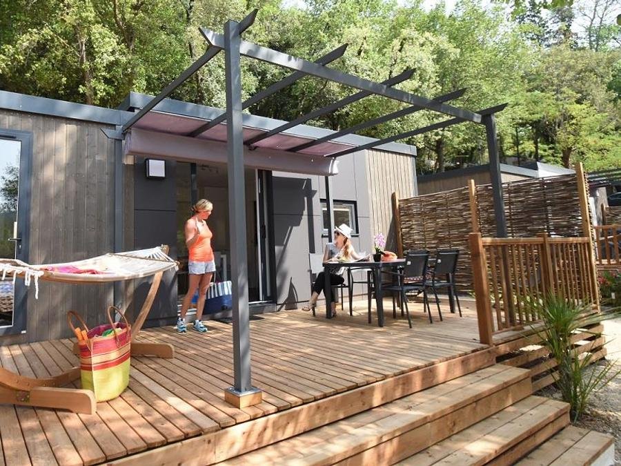 Camping Pas Cher vous présente avec son site Officiel campingpascher.fr, le Camping Sites Et Paysages - Les Pinèdes classé 4 étoiles, situé sur la commune de La Colle Sur Loup dans le département Alpes-maritimes (Provence Alpes Côte D'azur) en France. Le camping Sites Et Paysages - Les Pinèdes, vous présente un hébergement de type mobil-home de 34 m² pour 1 personne avec climatisation et télévision. Le camping Sites Et Paysages - Les Pinèdes vous propose du vendredi 18 septembre au vendredi 25 septembre 2026 pour 7 nuits à 887.25€. Cette location propose 12 dates différentes pour réserver votre séjour. Découvrez également les 15 autres gammes d'hébergements du camping. Les Avis clients pour le Camping Sites Et Paysages - Les Pinèdes sont excellents avec une note moyenne de 8 sur 10. MerRivière, Piscine chauffée, Piscine extérieure, Animation ados, Animation enfants, Animations familiales, Club enfants, Aire de jeux enfants, Baby-foot, Canoë-kayak, Centre équestre, Parcours sportif, Ping-pong, Pétanque, Terrain de football, Terrain multisports, Boulangerie, Dépôt de pain, Épicerie,... En savoir plus : cliquez-ICI.