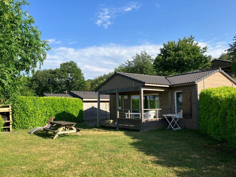 Camping Pas Cher vous présente avec son site Officiel campingpascher.fr, le Camping Les Rives Du Lac Du Laouzas classé 3 étoiles, situé sur la commune de Nages dans le département Tarn (Midi Pyrénées) en France. Le camping Les Rives Du Lac Du Laouzas, vous présente un hébergement de type chalet de 35 m² pour 6 personnes. Le camping Les Rives Du Lac Du Laouzas vous propose du sam. 05 septembre au sam. 12 septembre 2026 pour 7 nuits à 686€. Cette location propose 34 dates différentes pour réserver votre séjour. Découvrez également les 7 autres gammes d'hébergements du camping. Lac, Piscine chauffée, Piscine extérieure, Aire de jeux enfants, Canoë-kayak, Court de tennis, Cyclisme, Piscine, Pétanque, Randonnée,... En savoir plus : cliquez-ICI.