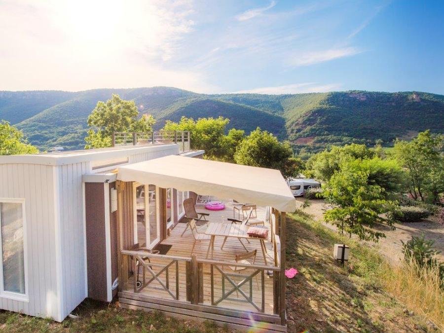 Camping Pas Cher vous présente avec son site Officiel campingpascher.fr, le Camping RCN Val De Cantobre classé 5 étoiles, situé sur la commune de Nant dans le département Aveyron (Midi Pyrénées) en France. Le camping RCN Val De Cantobre, vous présente un hébergement de type mobil-home de 37 m². Le camping RCN Val De Cantobre vous propose du mardi 14 juillet au mardi 21 juillet 2026, en promotion à -20% pour 7 nuits à 1324,80 € au lieu de 1656,0 € soit une Économie de 331,20 €. Cette location propose 69 dates différentes pour réserver votre séjour. Découvrez également les 19 autres gammes d'hébergements du camping. Les Avis clients pour le Camping RCN Val De Cantobre sont de 7 sur 10. Rivière, Bassin enfant, Piscine extérieure, Animation enfants, Animations familiales, Canoë-kayak, Canyoning, Escalade, Ping-pong, Pétanque, Rafting, Randonnée, Terrain multisports, Bar, Snack/Bar, Épicerie,... En savoir plus : cliquez-ICI.