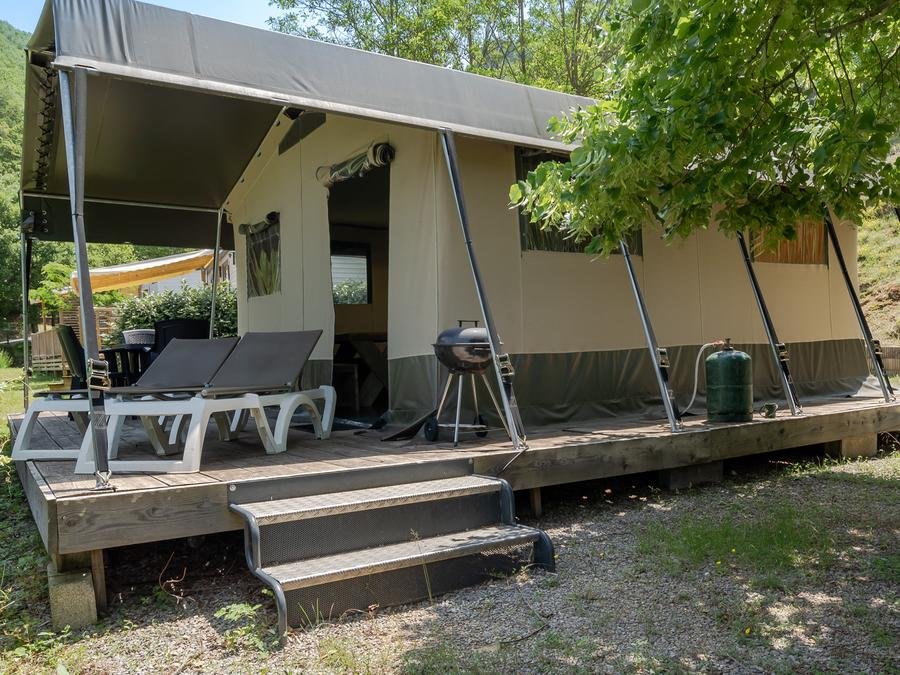 Camping Pas Cher vous présente avec son site Officiel campingpascher.fr, le Camping RCN Val De Cantobre classé 5 étoiles, situé sur la commune de Nant dans le département Aveyron (Midi Pyrénées) en France. Le camping RCN Val De Cantobre, vous présente un hébergement de type tente en toile et bois de 25 m² pour 1 personne. Le camping RCN Val De Cantobre vous propose du sam. 22 août au sam. 29 août 2026, en promotion à -20% pour 7 nuits à 470,40 € au lieu de 588,0 € soit une Économie de 117,60 €. Cette location propose 52 dates différentes pour réserver votre séjour. Découvrez également les 19 autres gammes d'hébergements du camping. Les Avis clients pour le Camping RCN Val De Cantobre sont de 7 sur 10. Rivière, Bassin enfant, Piscine extérieure, Animation enfants, Animations familiales, Canoë-kayak, Canyoning, Escalade, Ping-pong, Pétanque, Rafting, Randonnée, Terrain multisports, Bar, Snack/Bar, Épicerie,... En savoir plus : cliquez-ICI.