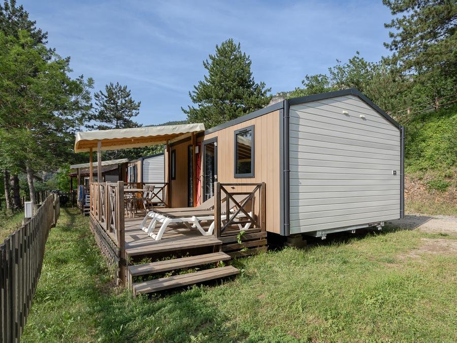 Camping Pas Cher vous présente avec son site Officiel campingpascher.fr, le Camping RCN Val De Cantobre classé 5 étoiles, situé sur la commune de Nant dans le département Aveyron (Midi Pyrénées) en France. Le camping RCN Val De Cantobre, vous présente un hébergement de type mobil-home pour 4 personnes. Le camping RCN Val De Cantobre vous propose du vendredi 21 août au vendredi 28 août 2026, en promotion à -20% pour 7 nuits à 850,40 € au lieu de 1063,0 € soit une Économie de 212,60 €. Cette location propose 62 dates différentes pour réserver votre séjour. Découvrez également les 19 autres gammes d'hébergements du camping. Les Avis clients pour le Camping RCN Val De Cantobre sont de 7 sur 10. Rivière, Bassin enfant, Piscine extérieure, Animation enfants, Animations familiales, Canoë-kayak, Canyoning, Escalade, Ping-pong, Pétanque, Rafting, Randonnée, Terrain multisports, Bar, Snack/Bar, Épicerie,... En savoir plus : cliquez-ICI.