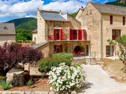 Camping Pas Cher vous présente avec son site Officiel campingpascher.fr, le Camping RCN Val De Cantobre classé 5 étoiles, situé sur la commune de Nant dans le département Aveyron (Midi Pyrénées) en France. Le camping RCN Val De Cantobre, vous présente un hébergement de type appartement de 122 m² et télévision. Le camping RCN Val De Cantobre vous propose du lundi 15 décembre au lundi 22 décembre 2025, en promotion à -20% pour 7 nuits à 804,80 € au lieu de 1006,0 € soit une Économie de 201,20 €. Cette location propose 204 dates différentes pour réserver votre séjour. Découvrez également les 16 autres gammes d'hébergements du camping. Les Avis clients pour le Camping RCN Val De Cantobre sont de 7 sur 10. Rivière, Bassin enfant, Piscine extérieure, Animation enfants, Animations familiales, Canoë-kayak, Canyoning, Escalade, Ping-pong, Pétanque, Rafting, Randonnée, Terrain multisports, Bar, Snack/Bar, Épicerie,... En savoir plus : cliquez-ICI.