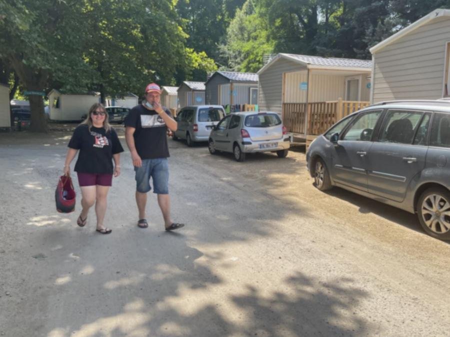 Camping Pas Cher vous présente avec son site Officiel campingpascher.fr, le Camping Paradis Family Des Issoux D'Ardèche classé 4 étoiles, situé sur la commune de Lalevade D'ardeche dans le département Ardèche (Rhône Alpes) en France. Le camping Paradis Family Des Issoux D'Ardèche, vous présente un hébergement de type mobil-home avec climatisation et télévision. Le camping Paradis Family Des Issoux D'Ardèche vous propose du sam. 29 août au sam. 05 septembre 2026, en promotion à -20% pour 7 nuits à 219 € au lieu de 275,0 € soit une Économie de 56 €. Cette location propose 4 dates différentes pour réserver votre séjour. Découvrez également les 15 autres gammes d'hébergements du camping. Les Avis clients pour le Camping Paradis Family Des Issoux D'Ardèche sont excellents avec une note moyenne de 8 sur 10. Piscine extérieure, Animations familiales, Club enfants, Aire de jeux enfants, Baby-foot, Canoë-kayak, Court de tennis, Ping-pong, Piscine, Pétanque, Randonnée, Salle de fitness, Structure gonflable enfants, Tir à l’arc, Trampoline, Bar, Dépôt de pain, Plats à emporter, Snack/Bar, Épicerie,... En savoir plus : cliquez-ICI.