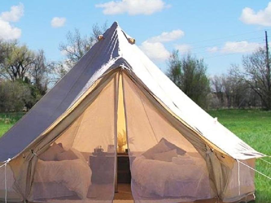 Camping Pas Cher vous présente avec son site Officiel campingpascher.fr, le Camping Paradis Family Des Issoux D'Ardèche classé 4 étoiles, situé sur la commune de Lalevade D'ardeche dans le département Ardèche (Rhône Alpes) en France. Le camping Paradis Family Des Issoux D'Ardèche, vous présente un hébergement de type tente pour 4 personnes. Le camping Paradis Family Des Issoux D'Ardèche vous propose du sam. 20 juin au sam. 27 juin 2026, en promotion à -20% pour 7 nuits à 189 € au lieu de 238,0 € soit une Économie de 49 €. Cette location propose 10 dates différentes pour réserver votre séjour. Découvrez également les 15 autres gammes d'hébergements du camping. Les Avis clients pour le Camping Paradis Family Des Issoux D'Ardèche sont excellents avec une note moyenne de 8 sur 10. Piscine extérieure, Animations familiales, Club enfants, Aire de jeux enfants, Baby-foot, Canoë-kayak, Court de tennis, Ping-pong, Piscine, Pétanque, Randonnée, Salle de fitness, Structure gonflable enfants, Tir à l’arc, Trampoline, Bar, Dépôt de pain, Plats à emporter, Snack/Bar, Épicerie,... En savoir plus : cliquez-ICI.