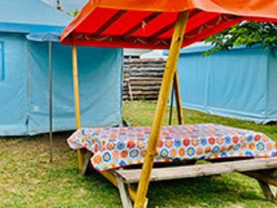 Cliquez pour découvrir toutes les photos de l'HÉBERGEMENT ! bungalow toilé - Paradis Family Des Issoux D'Ardèche photo 3