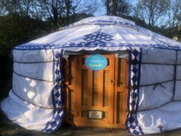 Camping Pas Cher vous présente avec son site Officiel campingpascher.fr, le Camping Paradis Family Des Issoux D'Ardèche classé 4 étoiles, situé sur la commune de Lalevade D'ardeche dans le département Ardèche (Rhône Alpes) en France. Le camping Paradis Family Des Issoux D'Ardèche, vous présente un hébergement de type hébergement insolite pour 4 personnes. Le camping Paradis Family Des Issoux D'Ardèche vous propose du sam. 02 mai au sam. 09 mai 2026 pour 7 nuits à 211€. Cette location propose 29 dates différentes pour réserver votre séjour. Découvrez également les 15 autres gammes d'hébergements du camping. Les Avis clients pour le Camping Paradis Family Des Issoux D'Ardèche sont excellents avec une note moyenne de 8 sur 10. Piscine extérieure, Animations familiales, Club enfants, Aire de jeux enfants, Baby-foot, Canoë-kayak, Court de tennis, Ping-pong, Piscine, Pétanque, Randonnée, Salle de fitness, Structure gonflable enfants, Tir à l’arc, Trampoline, Bar, Dépôt de pain, Plats à emporter, Snack/Bar, Épicerie,... En savoir plus : cliquez-ICI.