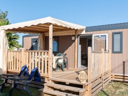 Camping Pas Cher vous présente avec son site Officiel campingpascher.fr, le Camping Club La Côte Des Roses 4* - MS VACANCES classé 4 étoiles, situé sur la commune de Narbonne Plage dans le département Aude (Languedoc Roussillon) en France. Le camping Club La Côte Des Roses 4* - MS VACANCES, vous présente un hébergement de type mobil-home de 31 m² avec climatisation et télévision. Le camping Club La Côte Des Roses 4* - MS VACANCES vous proposeun séjour PAS CHER avec une REMISEdu sam. 09 mai au sam. 16 mai 2026, en promotion à -37% pour 7 nuits à 279 € au lieu de 443,0 € soit une Économie de 164 €. Cette location propose 13 dates différentes pour réserver votre séjour. Découvrez également les 25 autres gammes d'hébergements du camping. Les Avis clients pour le Camping Club La Côte Des Roses 4* - MS VACANCES sont excellents avec une note moyenne de 8 sur 10. MerRivière, Piscine chauffée, Piscine extérieure, Animations familiales, Club ados, Club enfants, Aire de jeux enfants, Canoë-kayak, Centre équestre, Cyclisme, Ping-pong, Plongée, Pétanque, Salle de fitness, Structure gonflable enfants, Surf, Terrain de volley-ball, Terrain multisports, Tir à l’arc, Bar, Restaurant, Snack/Bar, Supermarché, Épicerie,... En savoir plus : cliquez-ICI.