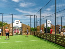 Camping Pas Cher vous présente avec son site Officiel campingpascher.fr, le Camping Club La Côte Des Roses 4* - MS VACANCES classé 4 étoiles, situé sur la commune de Narbonne Plage dans le département Aude (Languedoc Roussillon) en France. Le camping Club La Côte Des Roses 4* - MS VACANCES, vous présente un hébergement de type mobil-home de 26 m² pour 4 personnes avec climatisation et télévision. Le camping Club La Côte Des Roses 4* - MS VACANCES vous propose du sam. 12 septembre au sam. 19 septembre 2026, en promotion à -25% pour 7 nuits à 336 € au lieu de 448,0 € soit une Économie de 112 €. Cette location propose 50 dates différentes pour réserver votre séjour. Découvrez également les 25 autres gammes d'hébergements du camping. Les Avis clients pour le Camping Club La Côte Des Roses 4* - MS VACANCES sont excellents avec une note moyenne de 8 sur 10. MerRivière, Piscine chauffée, Piscine extérieure, Animations familiales, Club ados, Club enfants, Aire de jeux enfants, Canoë-kayak, Centre équestre, Cyclisme, Ping-pong, Plongée, Pétanque, Salle de fitness, Structure gonflable enfants, Surf, Terrain de volley-ball, Terrain multisports, Tir à l’arc, Bar, Restaurant, Snack/Bar, Supermarché, Épicerie,... En savoir plus : cliquez-ICI.