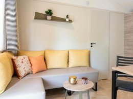 Camping Pas Cher vous présente avec son site Officiel campingpascher.fr, le Camping Club La Côte Des Roses 4* - MS VACANCES classé 4 étoiles, situé sur la commune de Narbonne Plage dans le département Aude (Languedoc Roussillon) en France. Le camping Club La Côte Des Roses 4* - MS VACANCES, vous présente un hébergement de type mobil-home de 33 m² pour 4 personnes avec climatisation et télévision. Le camping Club La Côte Des Roses 4* - MS VACANCES vous propose du sam. 30 mai au sam. 06 juin 2026, en promotion à -25% pour 7 nuits à 307,50 € au lieu de 410,0 € soit une Économie de 102,50 €. Cette location propose 71 dates différentes pour réserver votre séjour. Découvrez également les 25 autres gammes d'hébergements du camping. Les Avis clients pour le Camping Club La Côte Des Roses 4* - MS VACANCES sont excellents avec une note moyenne de 8 sur 10. MerRivière, Piscine chauffée, Piscine extérieure, Animations familiales, Club ados, Club enfants, Aire de jeux enfants, Canoë-kayak, Centre équestre, Cyclisme, Ping-pong, Plongée, Pétanque, Salle de fitness, Structure gonflable enfants, Surf, Terrain de volley-ball, Terrain multisports, Tir à l’arc, Bar, Restaurant, Snack/Bar, Supermarché, Épicerie,... En savoir plus : cliquez-ICI.