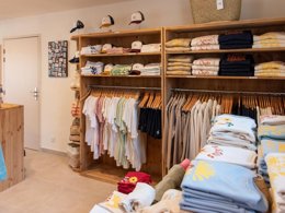 Camping Pas Cher vous présente avec son site Officiel campingpascher.fr, le Camping Club La Côte Des Roses 4* - MS VACANCES classé 4 étoiles, situé sur la commune de Narbonne Plage dans le département Aude (Languedoc Roussillon) en France. Le camping Club La Côte Des Roses 4* - MS VACANCES vous propose un hébergement de type mobil-home de 33 m² pour 6 personnes avec climatisation (télévision). L'établissement vous propose 25 autres types d'hébergements. Découvrez tous nos séjours à petits prix dans la commune et aux alentours de Narbonne Plage du département : Aude (Languedoc Roussillon). Les Avis clients pour le Camping Club La Côte Des Roses 4* - MS VACANCES sont excellents avec une note moyenne de 8 sur 10. MerRivière, Piscine chauffée, Piscine extérieure, Animations familiales, Club ados, Club enfants, Aire de jeux enfants, Canoë-kayak, Centre équestre, Cyclisme, Ping-pong, Plongée, Pétanque, Salle de fitness, Structure gonflable enfants, Surf, Terrain de volley-ball, Terrain multisports, Tir à l’arc, Bar, Restaurant, Snack/Bar, Supermarché, Épicerie,... En savoir plus : cliquez-ICI.