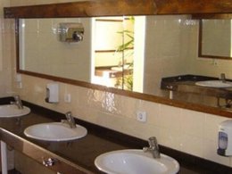 Camping Pas Cher vous présente avec son site Officiel campingpascher.fr, le Camping Alannia Els Prats, situé sur la commune de Miami Playa dans le département Tarragone (Catalogne) en Espagne. Le camping Alannia Els Prats, vous présente un hébergement de type studio de 25 m² avec climatisation et télévision. Le camping Alannia Els Prats vous propose du lundi 09 mars au lundi 16 mars 2026 pour 7 nuits à 468.79€. Cette location propose 232 dates différentes pour réserver votre séjour. Découvrez également les 11 autres gammes d'hébergements du camping. Les Avis clients pour le Camping Alannia Els Prats sont excellents avec une note moyenne de 8 sur 10. Mer, Parc aquatique, Piscine extérieure, Animations familiales, Club ados, Club enfants, Aire de jeux enfants, Baby-foot, Cyclisme, Piscine, Pétanque, Salle de fitness, Salle de jeux vidéo, Terrain multisports, Bar, Pizzeria, Plats à emporter, Restaurant, Snack/Bar, Épicerie,... En savoir plus : cliquez-ICI.