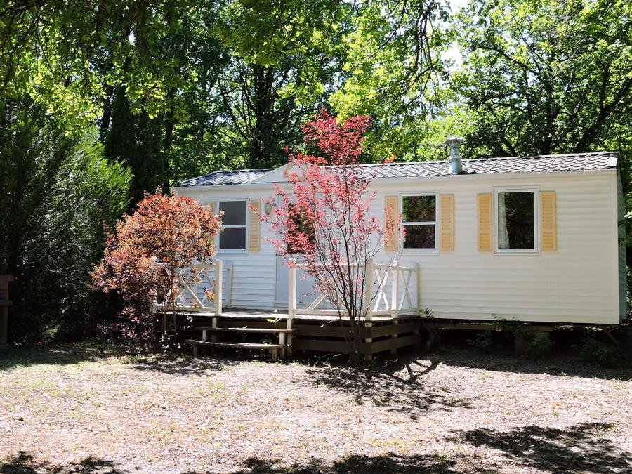 Camping Pas Cher vous présente avec son site Officiel campingpascher.fr, le Camping Les Bonnets classé 3 étoiles, situé sur la commune de Gap dans le département Hautes-alpes (Provence Alpes Côte D'azur) en France. Le camping Les Bonnets, vous présente un hébergement de type mobil-home de 23 m² pour 4 personnes. Le camping Les Bonnets vous propose du sam. 29 août au sam. 05 septembre 2026 pour 7 nuits à 339€. Cette location propose 40 dates différentes pour réserver votre séjour. Découvrez également les 13 autres gammes d'hébergements du camping. Les Avis clients pour le Camping Les Bonnets sont de 7 sur 10. Piscine chauffée, Piscine extérieure, Animations familiales, Aire de jeux enfants, Aire de jeux intérieure, Baby-foot, Canoë-kayak, Canyoning, Centre équestre, Court de tennis, Cyclisme, Escalade, Golf, Location de bateaux, Paddle, Parcours sportif, Ping-pong, Plongée, Pédalo, Pétanque, Rafting, Randonnée, Salle de fitness, Skatepark, Sports nautiques, Terrain de squash, Terrain de volley-ball, Terrain multisports, Trampoline, Voile, kiteSurf, Bar, Boulangerie, Brasserie, Buffet, Bureau de tabac, Créperie, Dépôt de pain, Plats à emporter, Restaurant, Restaurant asiatique, Snack/Bar, Station-service, Supermarché,... En savoir plus : cliquez-ICI.