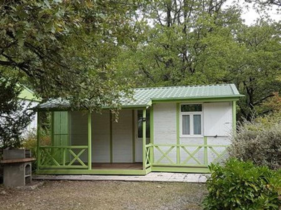 Camping Pas Cher vous présente avec son site Officiel campingpascher.fr, le Camping Les Bonnets classé 3 étoiles, situé sur la commune de Gap dans le département Hautes-alpes (Provence Alpes Côte D'azur) en France. Le camping Les Bonnets, vous présente un hébergement de type chalet de 29 m² pour 6 personnes. Le camping Les Bonnets vous propose du sam. 29 août au sam. 05 septembre 2026 pour 7 nuits à 409€. Cette location propose 51 dates différentes pour réserver votre séjour. Découvrez également les 13 autres gammes d'hébergements du camping. Les Avis clients pour le Camping Les Bonnets sont excellents avec une note moyenne de 8 sur 10. Piscine chauffée, Piscine extérieure, Animations familiales, Aire de jeux enfants, Aire de jeux intérieure, Baby-foot, Canoë-kayak, Canyoning, Centre équestre, Court de tennis, Cyclisme, Escalade, Golf, Location de bateaux, Paddle, Parcours sportif, Ping-pong, Plongée, Pédalo, Pétanque, Rafting, Randonnée, Salle de fitness, Skatepark, Sports nautiques, Terrain de squash, Terrain de volley-ball, Terrain multisports, Trampoline, Voile, kiteSurf, Bar, Boulangerie, Brasserie, Buffet, Bureau de tabac, Créperie, Dépôt de pain, Plats à emporter, Restaurant, Restaurant asiatique, Snack/Bar, Station-service, Supermarché,... En savoir plus : cliquez-ICI.