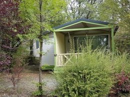 Camping Pas Cher vous présente avec son site Officiel campingpascher.fr, le Camping Les Bonnets classé 3 étoiles, situé sur la commune de Gap dans le département Hautes-alpes (Provence Alpes Côte D'azur) en France. Le camping Les Bonnets, vous présente un hébergement de type chalet de 24 m² pour 5 personnes. Le camping Les Bonnets vous propose du sam. 04 avril au sam. 11 avril 2026 pour 7 nuits à 369€. Cette location propose 115 dates différentes pour réserver votre séjour. Découvrez également les 12 autres gammes d'hébergements du camping. Les Avis clients pour le Camping Les Bonnets sont excellents avec une note moyenne de 8 sur 10. Piscine chauffée, Piscine extérieure, Animations familiales, Aire de jeux enfants, Aire de jeux intérieure, Baby-foot, Canoë-kayak, Canyoning, Centre équestre, Court de tennis, Cyclisme, Escalade, Golf, Location de bateaux, Paddle, Parcours sportif, Ping-pong, Plongée, Pédalo, Pétanque, Rafting, Randonnée, Salle de fitness, Skatepark, Sports nautiques, Terrain de squash, Terrain de volley-ball, Terrain multisports, Trampoline, Voile, kiteSurf, Bar, Boulangerie, Brasserie, Buffet, Bureau de tabac, Créperie, Dépôt de pain, Plats à emporter, Restaurant, Restaurant asiatique, Snack/Bar, Station-service, Supermarché,... En savoir plus : cliquez-ICI.