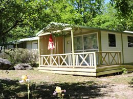 Camping Pas Cher vous présente avec son site Officiel campingpascher.fr, le Camping Les Bonnets classé 3 étoiles, situé sur la commune de Gap dans le département Hautes-alpes (Provence Alpes Côte D'azur) en France. Le camping Les Bonnets, vous présente un hébergement de type chalet de 24 m² pour 2 personnes. Le camping Les Bonnets vous propose du sam. 04 avril au sam. 11 avril 2026 pour 7 nuits à 329€. Cette location propose 115 dates différentes pour réserver votre séjour. Découvrez également les 12 autres gammes d'hébergements du camping. Les Avis clients pour le Camping Les Bonnets sont excellents avec une note moyenne de 8 sur 10. Piscine chauffée, Piscine extérieure, Animations familiales, Aire de jeux enfants, Aire de jeux intérieure, Baby-foot, Canoë-kayak, Canyoning, Centre équestre, Court de tennis, Cyclisme, Escalade, Golf, Location de bateaux, Paddle, Parcours sportif, Ping-pong, Plongée, Pédalo, Pétanque, Rafting, Randonnée, Salle de fitness, Skatepark, Sports nautiques, Terrain de squash, Terrain de volley-ball, Terrain multisports, Trampoline, Voile, kiteSurf, Bar, Boulangerie, Brasserie, Buffet, Bureau de tabac, Créperie, Dépôt de pain, Plats à emporter, Restaurant, Restaurant asiatique, Snack/Bar, Station-service, Supermarché,... En savoir plus : cliquez-ICI.