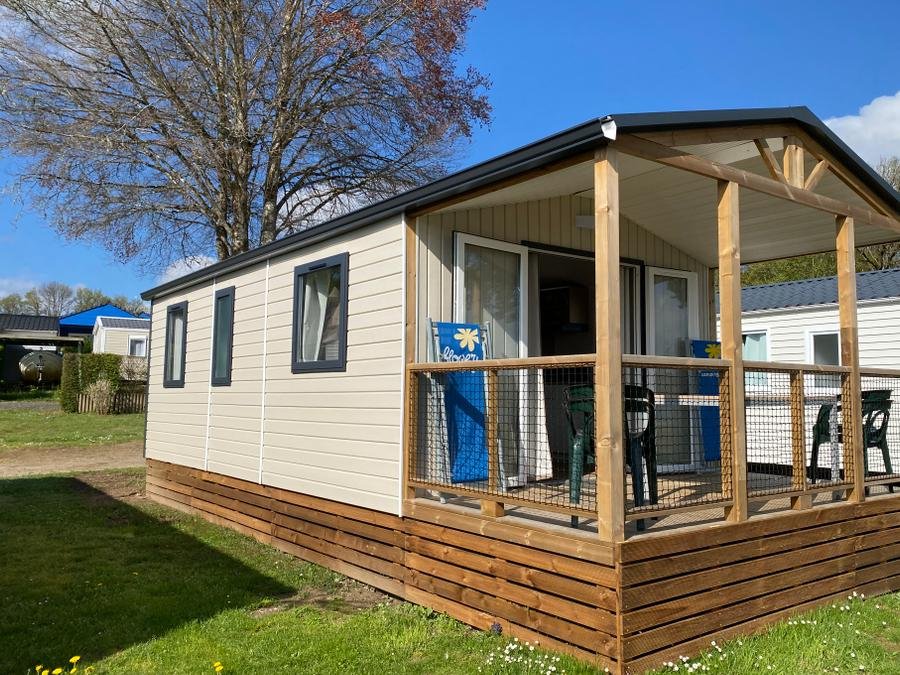 Camping Pas Cher vous présente avec son site Officiel campingpascher.fr, le Camping Flower Le Port De Neuvic classé 3 étoiles, situé sur la commune de Neuvic dans le département Corrèze (Limousin) en France. Le camping Flower Le Port De Neuvic vous propose un hébergement de type mobil-home de 35 m² (télévision). L'établissement vous propose 6 autres types d'hébergements. Découvrez tous nos séjours à petits prix dans la commune et aux alentours de Neuvic du département : Corrèze (Limousin). Les Avis clients pour le Camping Flower Le Port De Neuvic sont excellents avec une note moyenne de 8 sur 10. Lac, Animation enfants, Aire de jeux enfants, Canoë-kayak, Centre équestre, Cyclisme, Golf, Paddle, Ping-pong, Pédalo, Pétanque, Randonnée, Salle de jeux vidéo, Structure gonflable enfants, Terrain de volley-ball, Voile, Bar, Dépôt de pain,... En savoir plus : cliquez-ICI.