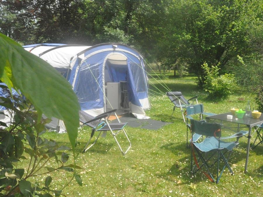 Camping Pas Cher vous présente avec son site Officiel campingpascher.fr, le Camping Plein Air Neuvicois classé 3 étoiles, situé sur la commune de Neuvic dans le département Dordogne (Aquitaine) en France. Le camping Plein Air Neuvicois vous propose un hébergement de type tente pour 4 personnes. L'établissement vous propose 6 autres types d'hébergements. Découvrez tous nos séjours à petits prix dans la commune et aux alentours de Neuvic du département : Dordogne (Aquitaine). Les Avis clients pour le Camping Plein Air Neuvicois sont excellents avec une note moyenne de 8 sur 10. Animation ados, Animation enfants, Animations familiales, Aire de jeux enfants, Baby-foot, Canoë-kayak, Centre équestre, Cyclisme, Ping-pong, Pétanque, Randonnée, Trampoline, Bar, Boulangerie, Dépôt de pain, Plats à emporter, Snack/Bar, Supermarché, Épicerie,... En savoir plus : cliquez-ICI.