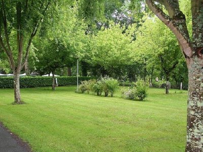 Cliquez pour découvrir toutes les photos de l'ÉTABLISSEMENT ! camping Plein Air Neuvicois photo 2