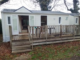 Camping Pas Cher vous présente avec son site Officiel campingpascher.fr, le Camping Plein Air Neuvicois classé 3 étoiles, situé sur la commune de Neuvic dans le département Dordogne (Aquitaine) en France. Le camping Plein Air Neuvicois, vous présente un hébergement de type mobil-home de 29 m² pour 4 personnes et télévision. Le camping Plein Air Neuvicois vous propose du vendredi 01 mai au vendredi 08 mai 2026 pour 7 nuits à 360€. Cette location propose 116 dates différentes pour réserver votre séjour. Découvrez également les 5 autres gammes d'hébergements du camping. Les Avis clients pour le Camping Plein Air Neuvicois sont de 7 sur 10. Animation ados, Animation enfants, Animations familiales, Aire de jeux enfants, Baby-foot, Canoë-kayak, Centre équestre, Cyclisme, Ping-pong, Pétanque, Randonnée, Trampoline, Bar, Boulangerie, Dépôt de pain, Plats à emporter, Snack/Bar, Supermarché, Épicerie,... En savoir plus : cliquez-ICI.