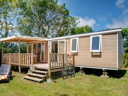 Camping Pas Cher vous présente avec son site Officiel campingpascher.fr, le Camping Sandaya Les Deux Fontaines classé 4 étoiles, situé sur la commune de Névez dans le département Finistère (Bretagne) en France. Le camping Sandaya Les Deux Fontaines, vous présente un hébergement de type mobil-home de 35 m² pour 6 personnes et télévision. Le camping Sandaya Les Deux Fontaines vous propose du sam. 19 septembre au sam. 26 septembre 2026, en promotion à -23% pour 7 nuits à 259 € au lieu de 337,0 € soit une Économie de 78 €. Cette location propose 22 dates différentes pour réserver votre séjour. Découvrez également les 2 autres gammes d'hébergements du camping. Les Avis clients pour le Camping Sandaya Les Deux Fontaines sont de 7 sur 10. Parc aquatique, Piscine couverte, Piscine extérieure, Animations familiales, Club ados, Club enfants, Aire de jeux enfants, Club enfant de nuit, Court de tennis, Cyclisme, Paddle, Ping-pong, Planche à voile, Pétanque, Randonnée, Salle de fitness, Skatepark, Structure gonflable enfants, Surf, Terrain de badminton, Terrain de beach-volley, Terrain de football, Voile, Bar, Boulangerie, Pizzeria, Snack/Bar, Épicerie,... En savoir plus : cliquez-ICI.