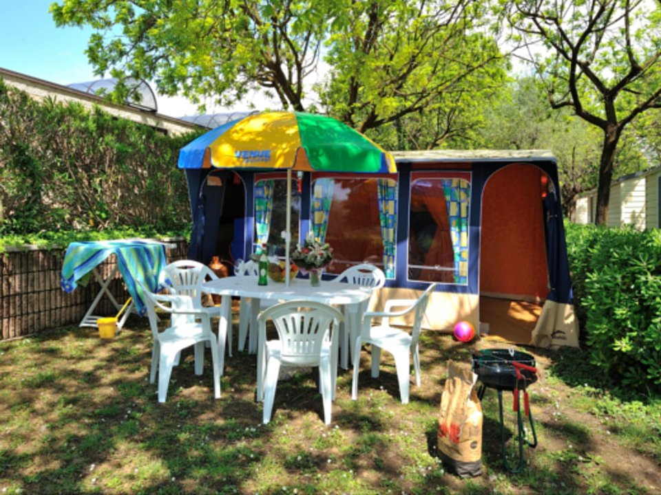 Camping Pas Cher vous présente avec son site Officiel campingpascher.fr, le Camping Playa Joyel classé 4 étoiles, situé sur la commune de Noja dans le département Cantabria (Cantabrie) en Espagne. Le camping Playa Joyel vous propose un hébergement de type tente de 28 m². L'établissement vous propose 3 autres types d'hébergements. Découvrez tous nos séjours à petits prix dans la commune et aux alentours de Noja du département : Cantabria (Cantabrie). Les Avis clients pour le Camping Playa Joyel sont excellents avec une note moyenne de 8 sur 10. Mer, Piscine extérieure, Animations familiales, Club enfants, Aire de jeux enfants, Court de tennis, Golf, Ping-pong, Salle de fitness, Surf, Terrain de football, Terrain multisports, Bar, Bureau de tabac, Dépôt de pain, Pizzeria, Restaurant, Snack/Bar, Épicerie,... En savoir plus : cliquez-ICI.