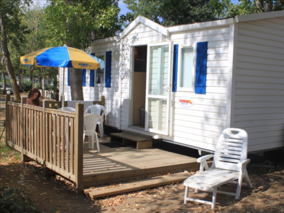 Camping Pas Cher vous présente avec son site Officiel campingpascher.fr, le Camping Playa Joyel classé 4 étoiles, situé sur la commune de Noja dans le département Cantabria (Cantabrie) en Espagne. Le camping Playa Joyel vous propose un hébergement de type mobil-home de 34 m² pour 2 personnes avec climatisation. L'établissement vous propose 3 autres types d'hébergements. Découvrez tous nos séjours à petits prix dans la commune et aux alentours de Noja du département : Cantabria (Cantabrie). Les Avis clients pour le Camping Playa Joyel sont excellents avec une note moyenne de 8 sur 10. Mer, Piscine extérieure, Animations familiales, Club enfants, Aire de jeux enfants, Court de tennis, Golf, Ping-pong, Salle de fitness, Surf, Terrain de football, Terrain multisports, Bar, Bureau de tabac, Dépôt de pain, Pizzeria, Restaurant, Snack/Bar, Épicerie,... En savoir plus : cliquez-ICI.
