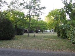 Camping Pas Cher vous présente avec son site Officiel campingpascher.fr, le Camping Les Loges classé 3 étoiles, situé sur la commune de Nonette dans le département Puy-de-dôme (Auvergne) en France. Le camping Les Loges, vous présente un hébergement de type lodge de 16 m². Le camping Les Loges vous propose du vendredi 03 avril au vendredi 10 avril 2026 pour 7 nuits à 220€. Cette location propose 135 dates différentes pour réserver votre séjour. Découvrez également les 7 autres gammes d'hébergements du camping. Les Avis clients pour le Camping Les Loges sont excellents avec une note moyenne de 8 sur 10. Rivière, Piscine chauffée, Piscine extérieure, Animations familiales, Club enfants, Aire de jeux enfants, Canoë-kayak, Court de tennis, Cyclisme, Golf, Ping-pong, Pétanque, Randonnée, Salle de jeux vidéo, Terrain de volley-ball, Bar, Dépôt de pain, Pizzeria, Plats à emporter, Restaurant,... En savoir plus : cliquez-ICI.