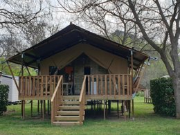 Camping Pas Cher vous présente avec son site Officiel campingpascher.fr, le Camping Les Loges classé 3 étoiles, situé sur la commune de Nonette dans le département Puy-de-dôme (Auvergne) en France. Le camping Les Loges, vous présente un hébergement de type mobil-home de 21 m². Le camping Les Loges vous propose du vendredi 03 avril au vendredi 10 avril 2026 pour 7 nuits à 280€. Cette location propose 135 dates différentes pour réserver votre séjour. Découvrez également les 7 autres gammes d'hébergements du camping. Les Avis clients pour le Camping Les Loges sont excellents avec une note moyenne de 8 sur 10. Rivière, Piscine chauffée, Piscine extérieure, Animations familiales, Club enfants, Aire de jeux enfants, Canoë-kayak, Court de tennis, Cyclisme, Golf, Ping-pong, Pétanque, Randonnée, Salle de jeux vidéo, Terrain de volley-ball, Bar, Dépôt de pain, Pizzeria, Plats à emporter, Restaurant,... En savoir plus : cliquez-ICI.