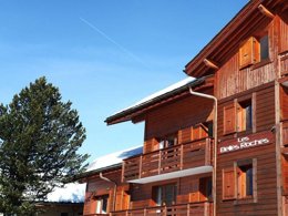 Camping Pas Cher vous présente avec son site Officiel campingpascher.fr, la Résidence Odalys Référence Les Belles Roches classé 4 étoiles, située sur la commune de Notre Dame De Bellecombe dans le département Savoie (Rhône Alpes) en France. La résidence Odalys Référence Les Belles Roches, vous présente un hébergement de type appartement de 28 m² et télévision. La résidence Odalys Référence Les Belles Roches vous propose du sam. 13 juin au sam. 20 juin 2026 pour 7 nuits à 339€. Cette location propose 19 dates différentes pour réserver votre séjour. Découvrez également les 3 autres gammes d'hébergements de la résidence. Les Avis clients pour la Résidence Odalys Référence Les Belles Roches sont de 7 sur 10. Piscine chauffée, Piscine couverte, Court de tennis, Piscine,... En savoir plus : cliquez-ICI.