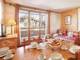 Camping Pas Cher vous présente avec son site Officiel campingpascher.fr, la Résidence Odalys Référence Le Village classé 4 étoiles, située sur la commune de Notre Dame De Bellecombe dans le département Savoie (Rhône Alpes) en France. La résidence Odalys Référence Le Village, vous présente un hébergement de type appartement de 48 m² et télévision. La résidence Odalys Référence Le Village vous propose du sam. 28 mars au sam. 04 avril 2026, en promotion à -20% pour 7 nuits à 439,20 € au lieu de 549,0 € soit une Économie de 109,80 €. Cette location propose 15 dates différentes pour réserver votre séjour. Découvrez également les 4 autres gammes d'hébergements de la résidence. Les Avis clients pour la Résidence Odalys Référence Le Village sont excellents avec une note moyenne de 8 sur 10. Piscine chauffée, Piscine couverte, Golf, Piscine, Boulangerie, Restaurant,... En savoir plus : cliquez-ICI.