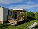 Camping Pas Cher vous présente avec son site Officiel campingpascher.fr, le Camping Paradis La Vallée Du Lot classé 3 étoiles, situé sur la commune de Pujols dans le département Lot-et-garonne (Aquitaine) en France. Le camping Paradis La Vallée Du Lot, vous présente un hébergement de type mobil-home de 20 m² pour 2 personnes avec climatisation et télévision. Le camping Paradis La Vallée Du Lot vous propose du vendredi 16 octobre au vendredi 23 octobre 2026, en promotion à -10% pour 7 nuits à 176 € au lieu de 196,0 € soit une Économie de 20 €. Cette location propose 131 dates différentes pour réserver votre séjour. Découvrez également les 11 autres gammes d'hébergements du camping. Les Avis clients pour le Camping Paradis La Vallée Du Lot sont excellents avec une note moyenne de 8 sur 10. Piscine extérieure, Animations familiales, Club enfants, Aire de jeux enfants, Cyclisme, Ping-pong, Pétanque, Randonnée, Terrain de beach-volley, Bar, Dépôt de pain, Plats à emporter, Snack/Bar,... En savoir plus : cliquez-ICI.