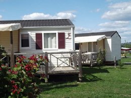 Camping Pas Cher vous présente avec son site Officiel campingpascher.fr, le Camping Paradis La Vallée Du Lot classé 3 étoiles, situé sur la commune de Pujols dans le département Lot-et-garonne (Aquitaine) en France. Le camping Paradis La Vallée Du Lot, vous présente un hébergement de type mobil-home de 27 m² pour 4 personnes avec climatisation et télévision. Le camping Paradis La Vallée Du Lot vous propose du vendredi 24 avril au vendredi 01 mai 2026, en promotion à -11% pour 7 nuits à 169 € au lieu de 190,0 € soit une Économie de 21 €. Cette location propose 131 dates différentes pour réserver votre séjour. Découvrez également les 11 autres gammes d'hébergements du camping. Les Avis clients pour le Camping Paradis La Vallée Du Lot sont excellents avec une note moyenne de 8 sur 10. Piscine extérieure, Animations familiales, Club enfants, Aire de jeux enfants, Cyclisme, Ping-pong, Pétanque, Randonnée, Terrain de beach-volley, Bar, Dépôt de pain, Plats à emporter, Snack/Bar,... En savoir plus : cliquez-ICI.