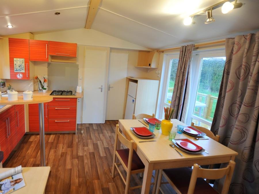 Camping Pas Cher vous présente avec son site Officiel campingpascher.fr, le Camping Domaine De La Roselière classé 4 étoiles, situé sur la commune de Noyelles Sur Mer dans le département Somme (Picardie) en France. Le camping Domaine De La Roselière vous propose un hébergement de type mobil-home (télévision). L'établissement vous propose 9 autres types d'hébergements. Découvrez tous nos séjours à petits prix dans la commune et aux alentours de Noyelles Sur Mer du département : Somme (Picardie). Les Avis clients pour le Camping Domaine De La Roselière sont excellents avec une note moyenne de 8 sur 10. Étang, Parc aquatique, Piscine couverte, Piscine extérieure, Aire de jeux enfants, Baby-foot, Canoë-kayak, Cyclisme, Parcours sportif, Ping-pong, Piscine, Pétanque, Randonnée, Structure gonflable enfants, Terrain multisports, Bar, Épicerie,... En savoir plus : cliquez-ICI.