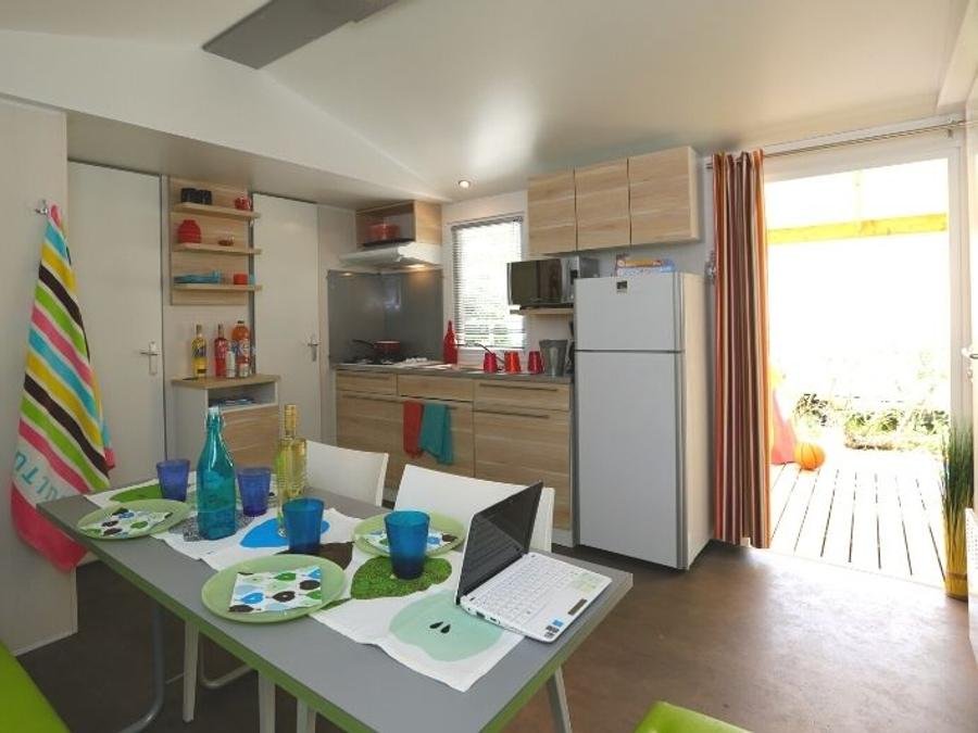 Camping Pas Cher vous présente avec son site Officiel campingpascher.fr, le Camping Oléron Loisirs classé 4 étoiles, situé sur la commune de Saint Georges D'oléron dans le département Charente-maritime (Poitou Charentes) en France. Le camping Oléron Loisirs vous propose un hébergement de type mobil-home de 30 m² pour 6 personnes (télévision). L'établissement vous propose 34 autres types d'hébergements. Découvrez tous nos séjours à petits prix dans la commune et aux alentours de Saint Georges D'oléron du département : Charente-maritime (Poitou Charentes). Les Avis clients pour le Camping Oléron Loisirs sont excellents avec une note moyenne de 8 sur 10. Mer, Parc aquatique, Piscine couverte, Piscine extérieure, Animations familiales, Club ados, Club enfants, Aire de jeux enfants, Canoë-kayak, Centre équestre, Cyclisme, Golf, Jet-ski, Ping-pong, Plongée, Pétanque, Randonnée, Salle de fitness, Salle de jeux vidéo, Structure gonflable enfants, Terrain multisports, Trampoline, kiteSurf, Bar, Dépôt de pain, Plats à emporter, Snack/Bar, Supermarché, Épicerie,... En savoir plus : cliquez-ICI.