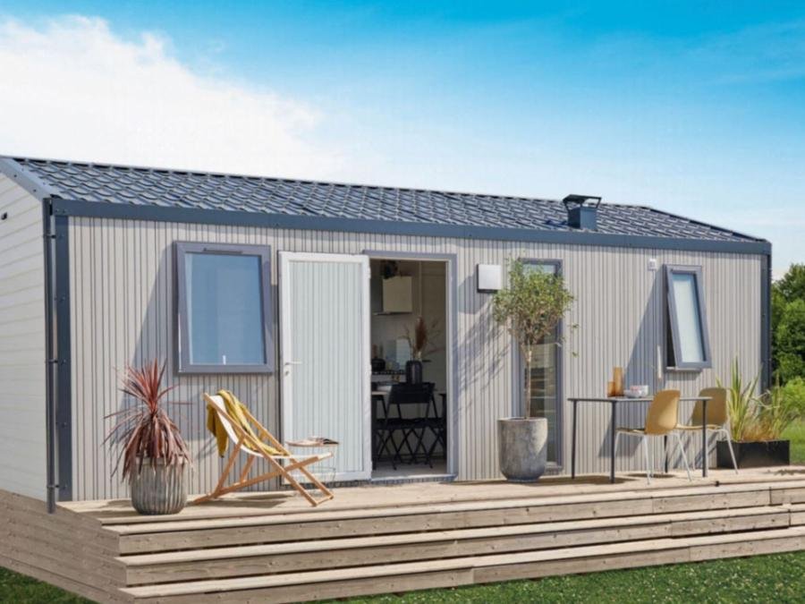 Camping Pas Cher vous présente avec son site Officiel campingpascher.fr, le Camping Oléron Loisirs classé 4 étoiles, situé sur la commune de Saint Georges D'oléron dans le département Charente-maritime (Poitou Charentes) en France. Le camping Oléron Loisirs vous propose un hébergement de type mobil-home de 28 m² pour 6 personnes (télévision). L'établissement vous propose 47 autres types d'hébergements. Découvrez tous nos séjours à petits prix dans la commune et aux alentours de Saint Georges D'oléron du département : Charente-maritime (Poitou Charentes). Les Avis clients pour le Camping Oléron Loisirs sont excellents avec une note moyenne de 8 sur 10. Mer, Parc aquatique, Piscine couverte, Piscine extérieure, Animations familiales, Club ados, Club enfants, Aire de jeux enfants, Canoë-kayak, Centre équestre, Cyclisme, Golf, Jet-ski, Ping-pong, Plongée, Pétanque, Randonnée, Salle de fitness, Salle de jeux vidéo, Structure gonflable enfants, Terrain multisports, Trampoline, kiteSurf, Bar, Dépôt de pain, Plats à emporter, Snack/Bar, Supermarché, Épicerie,... En savoir plus : cliquez-ICI.