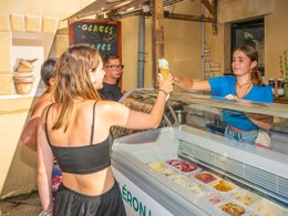 Camping Pas Cher vous présente avec son site Officiel campingpascher.fr, le Camping Oléron Loisirs classé 4 étoiles, situé sur la commune de Saint Georges D'oléron dans le département Charente-maritime (Poitou Charentes) en France. Le camping Oléron Loisirs, vous présente un hébergement de type mobil-home de 28 m² pour 6 personnes et télévision. Le camping Oléron Loisirs vous proposeun séjour PAS CHER avec une REMISEdu sam. 04 avril au sam. 11 avril 2026, en promotion à -35% pour 7 nuits à 339 € au lieu de 521,54 € soit une Économie de 182,54 €. Cette location propose 43 dates différentes pour réserver votre séjour. Découvrez également les 4 autres gammes d'hébergements du camping. Les Avis clients pour le Camping Oléron Loisirs sont de 7 sur 10. Mer, Parc aquatique, Piscine couverte, Piscine extérieure, Animations familiales, Club ados, Club enfants, Aire de jeux enfants, Canoë-kayak, Centre équestre, Cyclisme, Golf, Jet-ski, Ping-pong, Plongée, Pétanque, Randonnée, Salle de fitness, Salle de jeux vidéo, Structure gonflable enfants, Terrain multisports, Trampoline, kiteSurf, Bar, Dépôt de pain, Plats à emporter, Snack/Bar, Supermarché, Épicerie,... En savoir plus : cliquez-ICI.