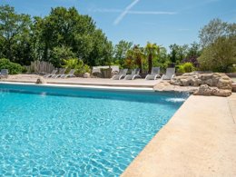 Camping Pas Cher vous présente avec son site Officiel campingpascher.fr, le Camping Les 3 Cantons classé 4 étoiles, situé sur la commune de Saint Antonin Noble Val dans le département Tarn-et-garonne (Midi Pyrénées) en France. Le camping Les 3 Cantons, vous présente un hébergement de type mobil-home de 23 m². Le camping Les 3 Cantons vous propose du lundi 27 avril au lundi 04 mai 2026 pour 7 nuits à 512.5€. Cette location propose 113 dates différentes pour réserver votre séjour. Découvrez également les 10 autres gammes d'hébergements du camping. Les Avis clients pour le Camping Les 3 Cantons sont excellents avec une note moyenne de 8 sur 10. Piscine extérieure, Animations familiales, Club enfants, Aire de jeux enfants, Baby-foot, Canoë-kayak, Centre équestre, Court de tennis, Cyclisme, Ping-pong, Pétanque, Randonnée, Terrain multisports, Dépôt de pain, Restaurant, Snack/Bar,... En savoir plus : cliquez-ICI.