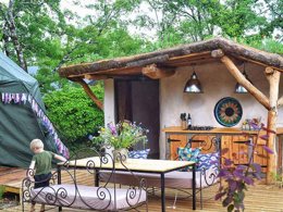 Camping Pas Cher vous présente avec son site Officiel campingpascher.fr, le Camping Les 3 Cantons classé 4 étoiles, situé sur la commune de Saint Antonin Noble Val dans le département Tarn-et-garonne (Midi Pyrénées) en France. Le camping Les 3 Cantons, vous présente un hébergement de type hébergement insolite de 25 m². Le camping Les 3 Cantons vous propose du sam. 29 août au sam. 05 septembre 2026 pour 7 nuits à 601€. Cette location propose 62 dates différentes pour réserver votre séjour. Découvrez également les 10 autres gammes d'hébergements du camping. Les Avis clients pour le Camping Les 3 Cantons sont excellents avec une note moyenne de 8 sur 10. Piscine extérieure, Animations familiales, Club enfants, Aire de jeux enfants, Baby-foot, Canoë-kayak, Centre équestre, Court de tennis, Cyclisme, Ping-pong, Pétanque, Randonnée, Terrain multisports, Dépôt de pain, Restaurant, Snack/Bar,... En savoir plus : cliquez-ICI.