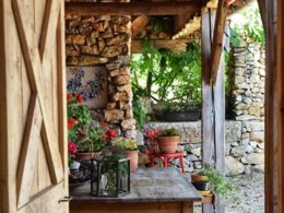 Camping Pas Cher vous présente avec son site Officiel campingpascher.fr, le Camping Les 3 Cantons classé 4 étoiles, situé sur la commune de Saint Antonin Noble Val dans le département Tarn-et-garonne (Midi Pyrénées) en France. Le camping Les 3 Cantons, vous présente un hébergement de type hébergement insolite de 22 m². Le camping Les 3 Cantons vous propose du lundi 27 avril au lundi 04 mai 2026 pour 7 nuits à 601€. Cette location propose 113 dates différentes pour réserver votre séjour. Découvrez également les 10 autres gammes d'hébergements du camping. Les Avis clients pour le Camping Les 3 Cantons sont excellents avec une note moyenne de 8 sur 10. Piscine extérieure, Animations familiales, Club enfants, Aire de jeux enfants, Baby-foot, Canoë-kayak, Centre équestre, Court de tennis, Cyclisme, Ping-pong, Pétanque, Randonnée, Terrain multisports, Dépôt de pain, Restaurant, Snack/Bar,... En savoir plus : cliquez-ICI.