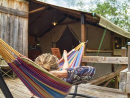 Camping Pas Cher vous présente avec son site Officiel campingpascher.fr, le Camping Les 3 Cantons classé 4 étoiles, situé sur la commune de Saint Antonin Noble Val dans le département Tarn-et-garonne (Midi Pyrénées) en France. Le camping Les 3 Cantons, vous présente un hébergement de type mobil-home de 25 m². Le camping Les 3 Cantons vous propose du lundi 27 avril au lundi 04 mai 2026 pour 7 nuits à 601€. Cette location propose 113 dates différentes pour réserver votre séjour. Découvrez également les 10 autres gammes d'hébergements du camping. Les Avis clients pour le Camping Les 3 Cantons sont excellents avec une note moyenne de 8 sur 10. Piscine extérieure, Animations familiales, Club enfants, Aire de jeux enfants, Baby-foot, Canoë-kayak, Centre équestre, Court de tennis, Cyclisme, Ping-pong, Pétanque, Randonnée, Terrain multisports, Dépôt de pain, Restaurant, Snack/Bar,... En savoir plus : cliquez-ICI.