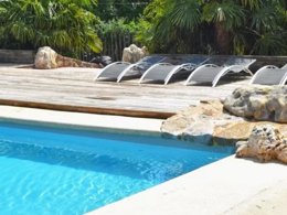 Camping Pas Cher vous présente avec son site Officiel campingpascher.fr, le Camping Les 3 Cantons classé 4 étoiles, situé sur la commune de Saint Antonin Noble Val dans le département Tarn-et-garonne (Midi Pyrénées) en France. Le camping Les 3 Cantons, vous présente un hébergement de type tente en toile et bois de 50 m² pour 2 personnes. Le camping Les 3 Cantons vous propose du sam. 29 août au sam. 05 septembre 2026 pour 7 nuits à 636.5€. Cette location propose 83 dates différentes pour réserver votre séjour. Découvrez également les 10 autres gammes d'hébergements du camping. Les Avis clients pour le Camping Les 3 Cantons sont excellents avec une note moyenne de 8 sur 10. Piscine extérieure, Animations familiales, Club enfants, Aire de jeux enfants, Baby-foot, Canoë-kayak, Centre équestre, Court de tennis, Cyclisme, Ping-pong, Pétanque, Randonnée, Terrain multisports, Dépôt de pain, Restaurant, Snack/Bar,... En savoir plus : cliquez-ICI.