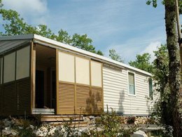 Camping Pas Cher vous présente avec son site Officiel campingpascher.fr, le Camping Les 3 Cantons classé 4 étoiles, situé sur la commune de Saint Antonin Noble Val dans le département Tarn-et-garonne (Midi Pyrénées) en France. Le camping Les 3 Cantons, vous présente un hébergement de type mobil-home de 26 m². Le camping Les 3 Cantons vous propose du lundi 27 avril au lundi 04 mai 2026 pour 7 nuits à 601€. Cette location propose 103 dates différentes pour réserver votre séjour. Découvrez également les 10 autres gammes d'hébergements du camping. Les Avis clients pour le Camping Les 3 Cantons sont excellents avec une note moyenne de 8 sur 10. Piscine extérieure, Animations familiales, Club enfants, Aire de jeux enfants, Baby-foot, Canoë-kayak, Centre équestre, Court de tennis, Cyclisme, Ping-pong, Pétanque, Randonnée, Terrain multisports, Dépôt de pain, Restaurant, Snack/Bar,... En savoir plus : cliquez-ICI.