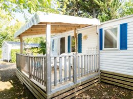 Camping Pas Cher vous présente avec son site Officiel campingpascher.fr, le Camping Le Bois Soleil classé 4 étoiles, situé sur la commune de Olonne Sur Mer dans le département Vendée (Pays De La Loire) en France. Le camping Le Bois Soleil, vous présente un hébergement de type mobil-home de 28 m² et télévision. Le camping Le Bois Soleil vous proposeun séjour PAS CHER avec une REMISEdu sam. 23 mai au sam. 30 mai 2026, en promotion à -43% pour 7 nuits à 229 € au lieu de 403,0 € soit une Économie de 174 €. Cette location propose 23 dates différentes pour réserver votre séjour. Découvrez également les 3 autres gammes d'hébergements du camping. Les Avis clients pour le Camping Le Bois Soleil sont de 7 sur 10. Piscine couverte, Piscine extérieure, Animation ados, Animation enfants, Animations familiales, Club enfants, Aire de jeux enfants, Baby-foot, Canoë-kayak, Ping-pong, Piscine, Salle de jeux vidéo, Structure gonflable enfants, Terrain de badminton, Terrain de basketball, Terrain de football, Terrain multisports, Bar, Dépôt de pain, Snack/Bar, Épicerie,... En savoir plus : cliquez-ICI.