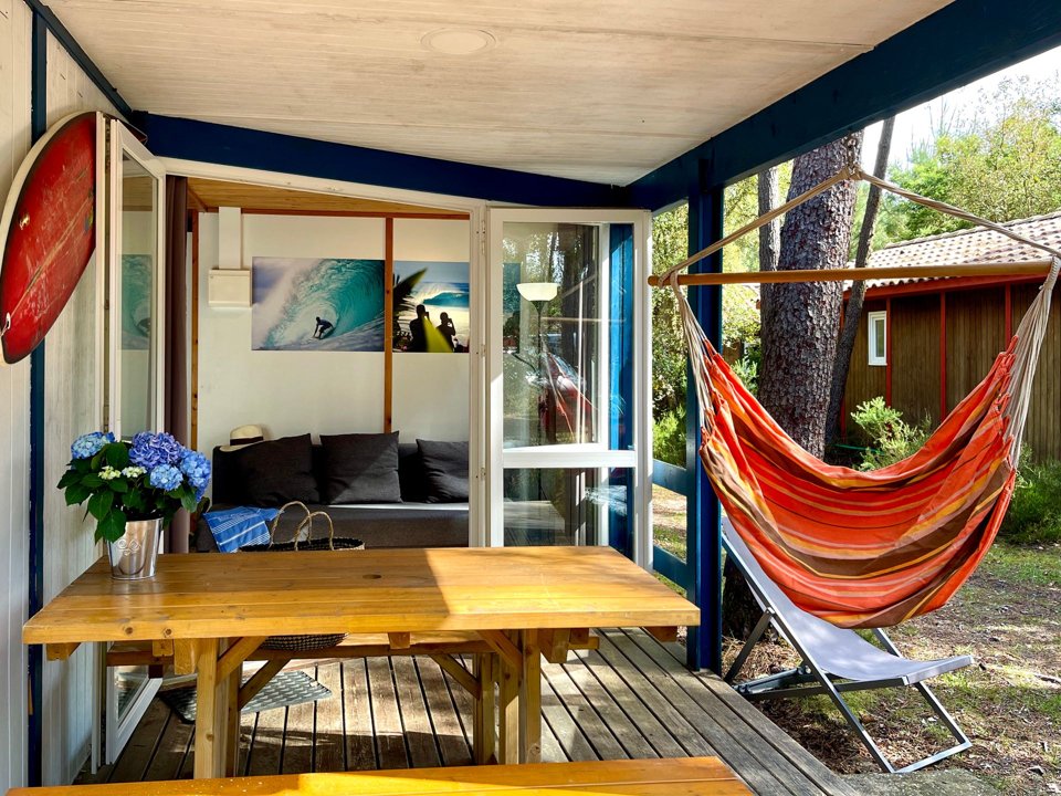 Camping Pas Cher vous présente avec son site Officiel campingpascher.fr, le Camping Espace Blue Ocean classé 4 étoiles, situé sur la commune de Ondres dans le département Landes (Aquitaine) en France. Le camping Espace Blue Ocean vous propose un hébergement de type chalet de 32 m² pour 5 personnes avec climatisation. L'établissement vous propose 26 autres types d'hébergements. Découvrez tous nos séjours à petits prix dans la commune et aux alentours de Ondres du département : Landes (Aquitaine). Les Avis clients pour le Camping Espace Blue Ocean sont excellents avec une note moyenne de 8 sur 10. LacMer, Piscine chauffée, Piscine extérieure, Animations familiales, Club ados, Club enfants, Aire de jeux enfants, Canoë-kayak, Centre équestre, Cyclisme, Jet-ski, Location de bateaux, Ping-pong, Planche à voile, Pétanque, Randonnée, Surf, Terrain de volley-ball, Bar, Café, Dépôt de pain, Pizzeria, Plats à emporter, Restaurant, Supermarché, Épicerie,... En savoir plus : cliquez-ICI.