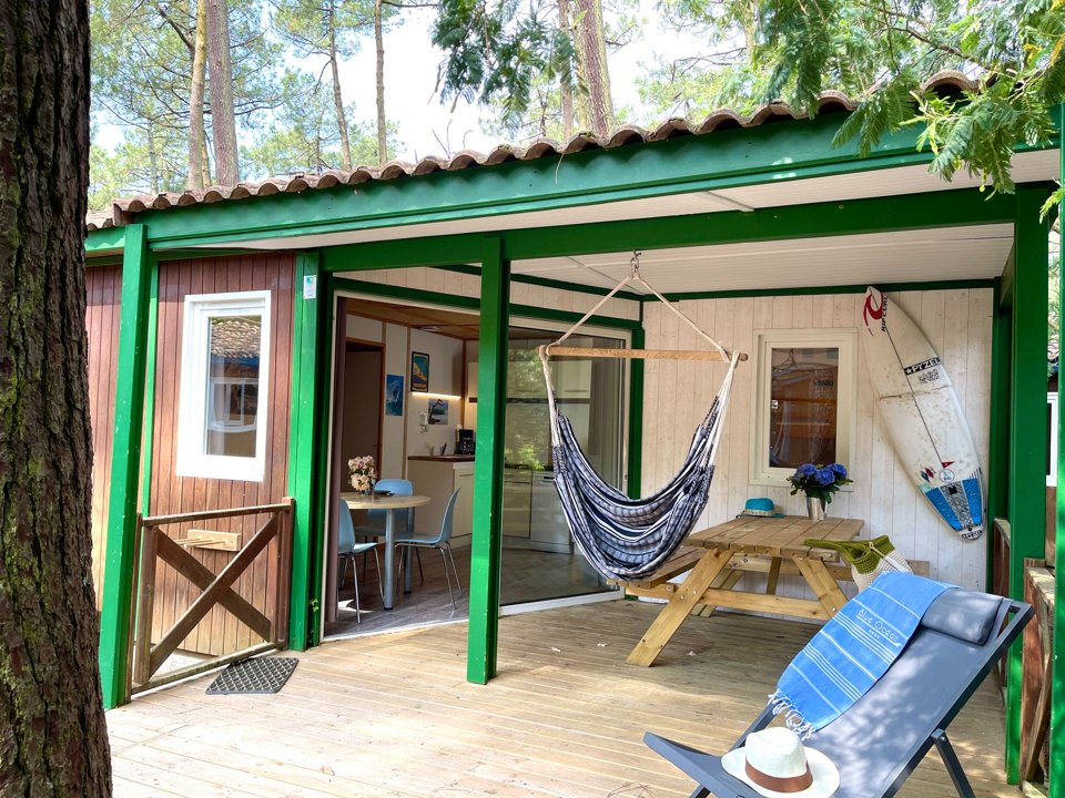 Camping Pas Cher vous présente avec son site Officiel campingpascher.fr, le Camping Espace Blue Ocean classé 4 étoiles, situé sur la commune de Ondres dans le département Landes (Aquitaine) en France. Le camping Espace Blue Ocean vous propose un hébergement de type chalet de 35 m² pour 5 personnes avec climatisation (télévision). L'établissement vous propose 29 autres types d'hébergements. Découvrez tous nos séjours à petits prix dans la commune et aux alentours de Ondres du département : Landes (Aquitaine). Les Avis clients pour le Camping Espace Blue Ocean sont excellents avec une note moyenne de 8 sur 10. LacMer, Piscine chauffée, Piscine extérieure, Animations familiales, Club ados, Club enfants, Aire de jeux enfants, Canoë-kayak, Centre équestre, Cyclisme, Jet-ski, Location de bateaux, Ping-pong, Planche à voile, Pétanque, Randonnée, Surf, Terrain de volley-ball, Bar, Café, Dépôt de pain, Pizzeria, Plats à emporter, Restaurant, Supermarché, Épicerie,... En savoir plus : cliquez-ICI.