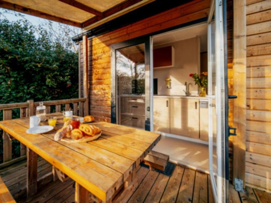 Camping Pas Cher vous présente avec son site Officiel campingpascher.fr, le Camping Landae classé 4 étoiles, situé sur la commune de Ondres dans le département Landes (Aquitaine) en France. Le camping Landae, vous présente un hébergement de type mobil-home de 26 m² pour 4 personnes. Le camping Landae vous propose du dimanche 20 septembre au dimanche 27 septembre 2026, en promotion à -20% pour 7 nuits à 420 € au lieu de 525,0 € soit une Économie de 105 €. Cette location propose 101 dates différentes pour réserver votre séjour. Découvrez également les 14 autres gammes d'hébergements du camping. Les Avis clients pour le Camping Landae sont excellents avec une note moyenne de 8 sur 10. LacMer, Piscine chauffée, Piscine extérieure, Animations familiales, Club ados, Club enfants, Aire de jeux enfants, Canoë-kayak, Centre équestre, Cyclisme, Jet-ski, Location de bateaux, Ping-pong, Planche à voile, Pétanque, Randonnée, Surf, Terrain de volley-ball, Bar, Café, Dépôt de pain, Pizzeria, Plats à emporter, Restaurant, Supermarché, Épicerie,... En savoir plus : cliquez-ICI.