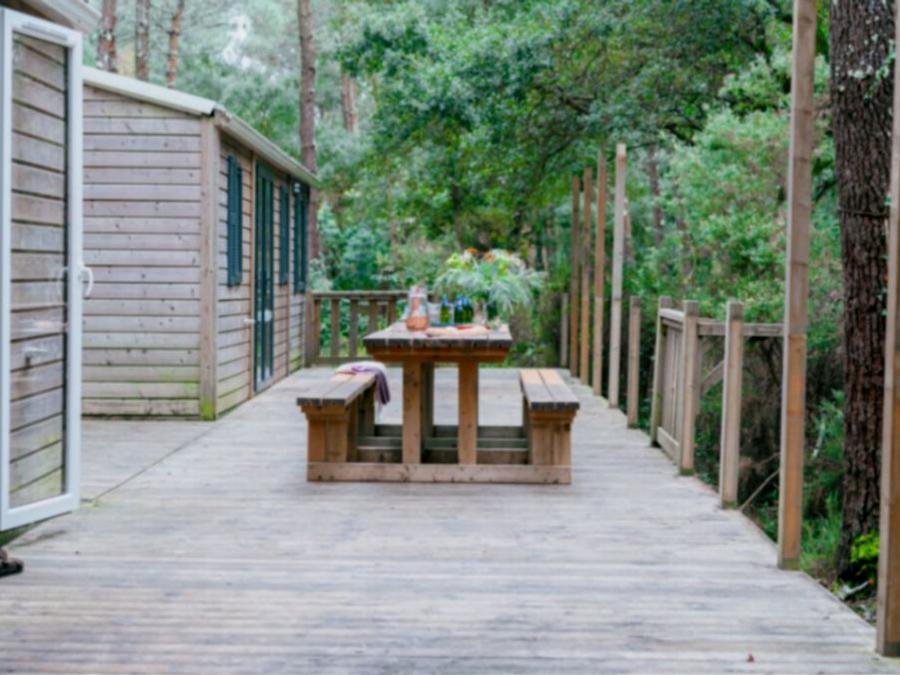 Camping Pas Cher vous présente avec son site Officiel campingpascher.fr, le Camping Landae classé 4 étoiles, situé sur la commune de Ondres dans le département Landes (Aquitaine) en France. Le camping Landae vous propose un hébergement de type mobil-home de 62 m². L'établissement vous propose 14 autres types d'hébergements. Découvrez tous nos séjours à petits prix dans la commune et aux alentours de Ondres du département : Landes (Aquitaine). Les Avis clients pour le Camping Landae sont excellents avec une note moyenne de 8 sur 10. LacMer, Piscine chauffée, Piscine extérieure, Animations familiales, Club ados, Club enfants, Aire de jeux enfants, Canoë-kayak, Centre équestre, Cyclisme, Jet-ski, Location de bateaux, Ping-pong, Planche à voile, Pétanque, Randonnée, Surf, Terrain de volley-ball, Bar, Café, Dépôt de pain, Pizzeria, Plats à emporter, Restaurant, Supermarché, Épicerie,... En savoir plus : cliquez-ICI.